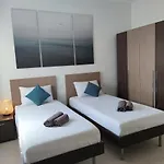 Apartament Etoile Court - Homey, Spacious & Private Patio