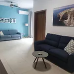 Etoile Court - Homey, Spacious & Private Patio Apartament *