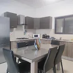 Etoile Court - Homey, Spacious & Private Patio Apartament