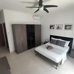 Apartament Etoile Court - Homey, Spacious & Private Patio