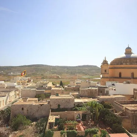 Etoile Court - Homey, Spacious & Private Patio *