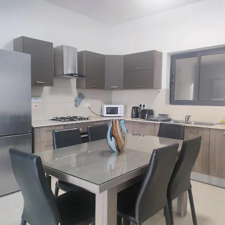 Etoile Court - Homey, Spacious & Private Patio Lejlighed