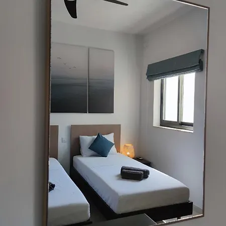 Etoile Court - Homey, Spacious & Private Patio * Mgarr