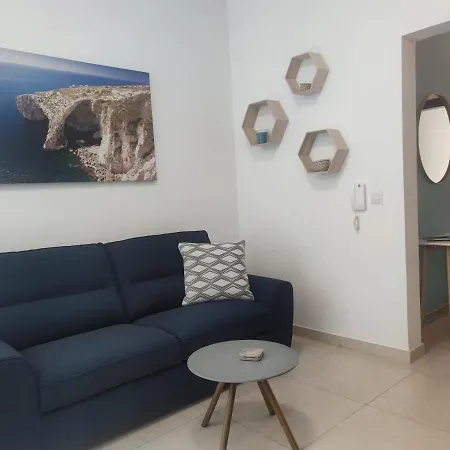 Etoile Court - Homey, Spacious & Private Patio Mgarr