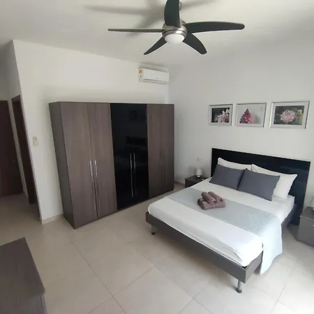 Apartamento Etoile Court - Homey, Spacious & Private Patio