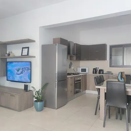 Etoile Court - Homey, Spacious & Private Patio *