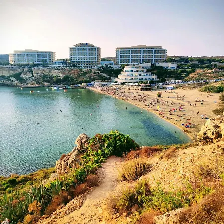 Etoile Court - Homey, Spacious & Private Patio *