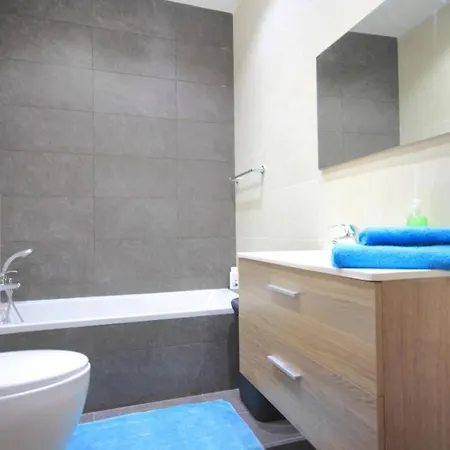 Etoile Court - Homey, Spacious & Private Patio Daire Mgarr