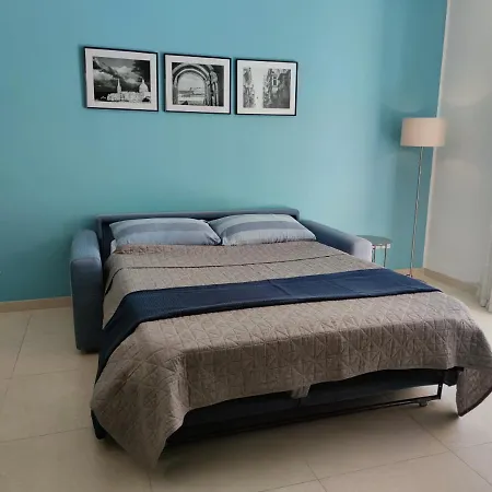 Etoile Court - Homey, Spacious & Private Patio Daire