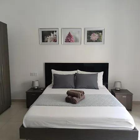 Etoile Court - Homey, Spacious & Private Patio Mgarr