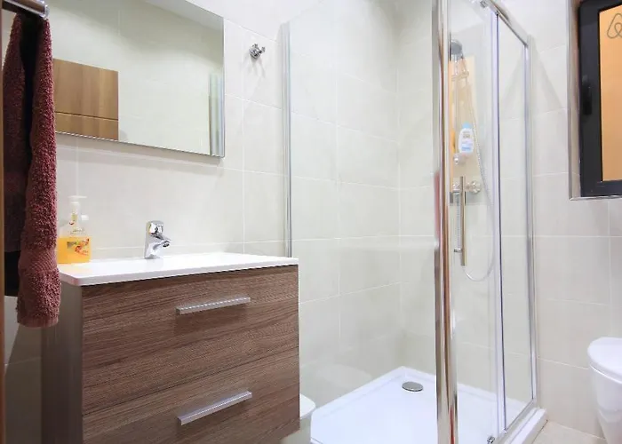 Etoile Court - Homey, Spacious & Private Patio Mgarr