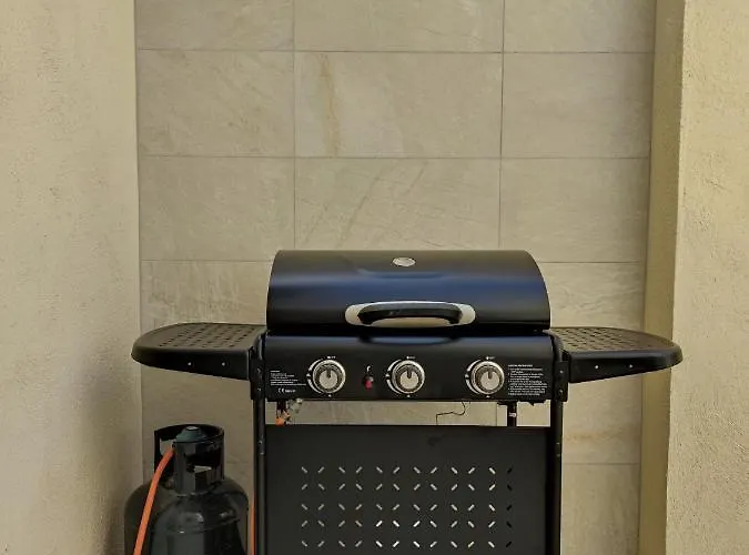 Etoile Court - Homey, Spacious & Private Patio *