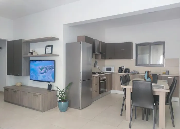 Etoile Court - Homey, Spacious & Private Patio *