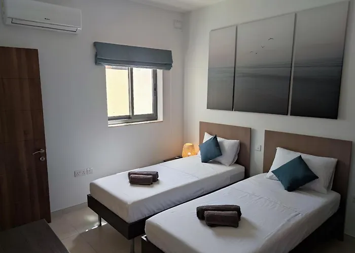 Etoile Court - Homey, Spacious & Private Patio *