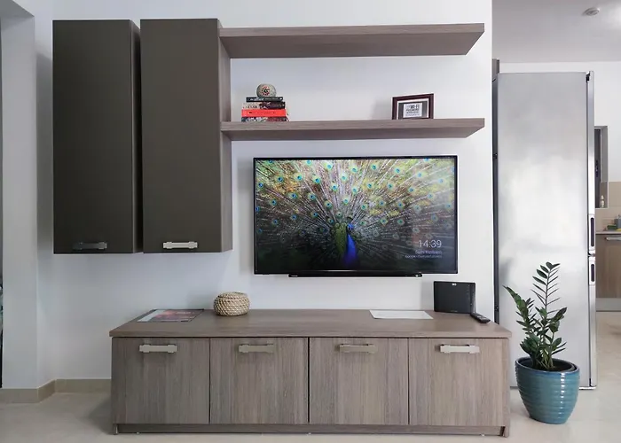 Etoile Court - Homey, Spacious & Private Patio *