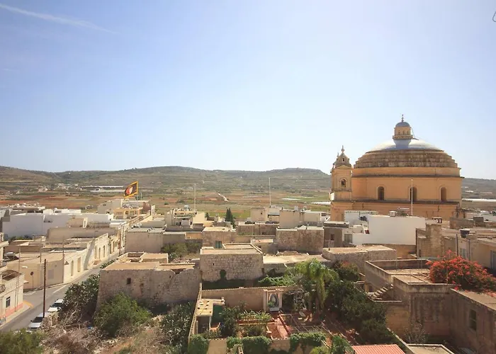 Etoile Court - Homey, Spacious & Private Patio *