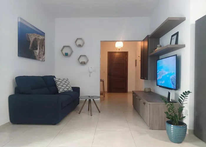 Etoile Court - Homey, Spacious & Private Patio *