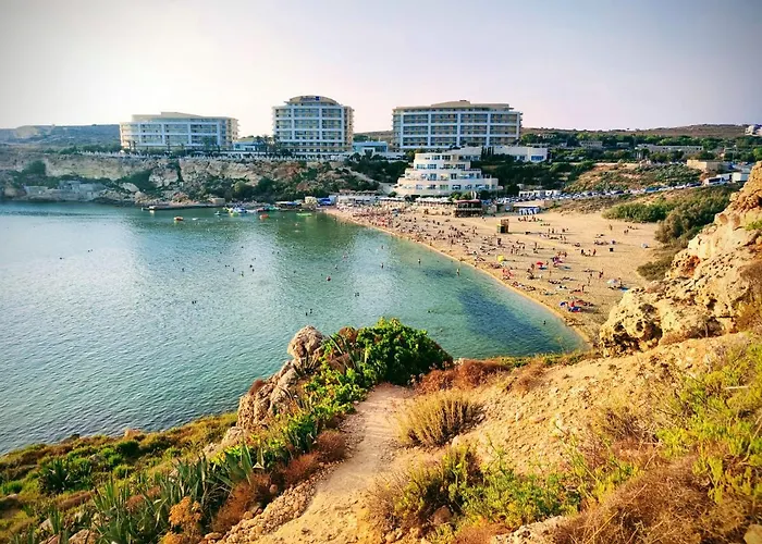 Etoile Court - Homey, Spacious & Private Patio *