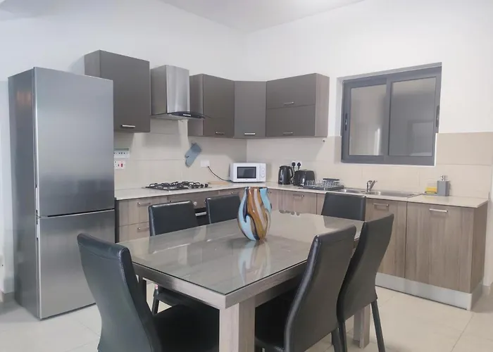 Etoile Court - Homey, Spacious & Private Patio Διαμέρισμα