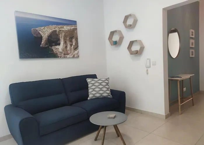 Etoile Court - Homey, Spacious & Private Patio Mgarr