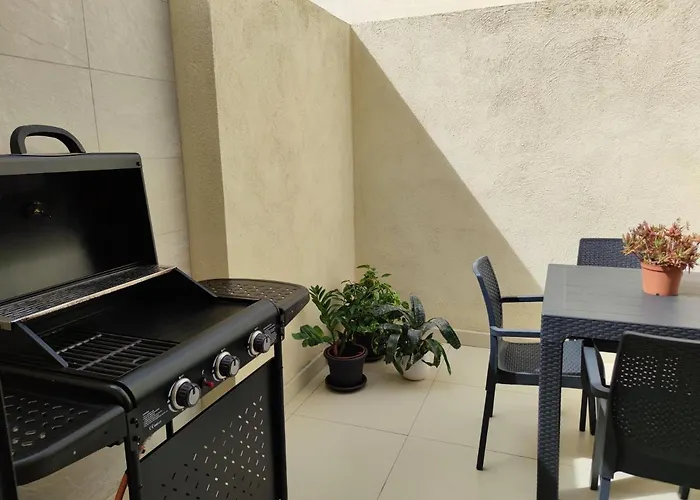 Etoile Court - Homey, Spacious & Private Patio *