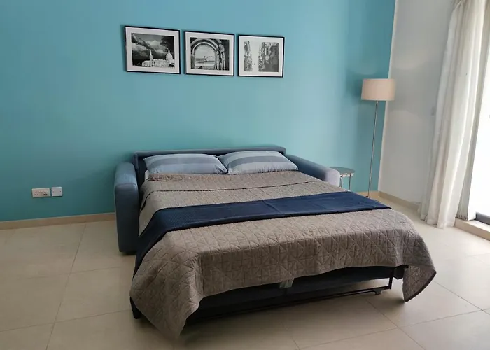 Etoile Court - Homey, Spacious & Private Patio Διαμέρισμα