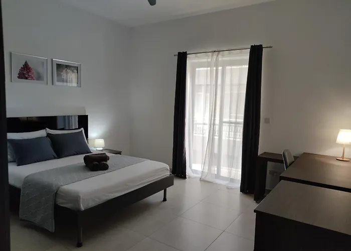 Etoile Court - Homey, Spacious & Private Patio