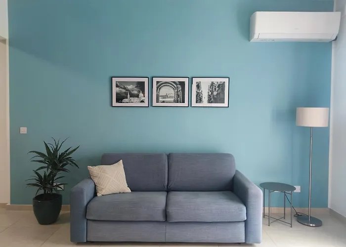 Etoile Court - Homey, Spacious & Private Patio *